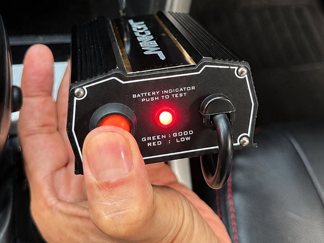 Indikator merah Battery Doctor MINICON M12